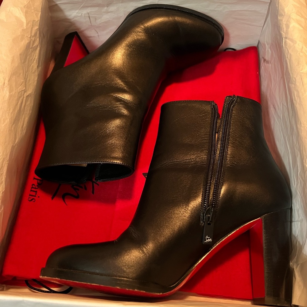 EUC Christian Louboutin Adox boot